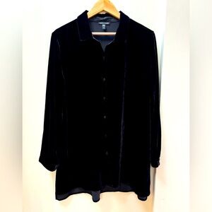 Eileen Fisher Velvet Classic Collar Shirt in Black. Size Medium.